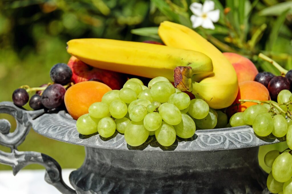 A bowl of fresh fruits, illustrating the question “how much sugar per day” from natural sources.